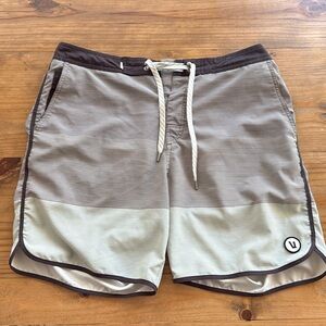 Vuori Cruise Boardshorts - size 34 - EUC